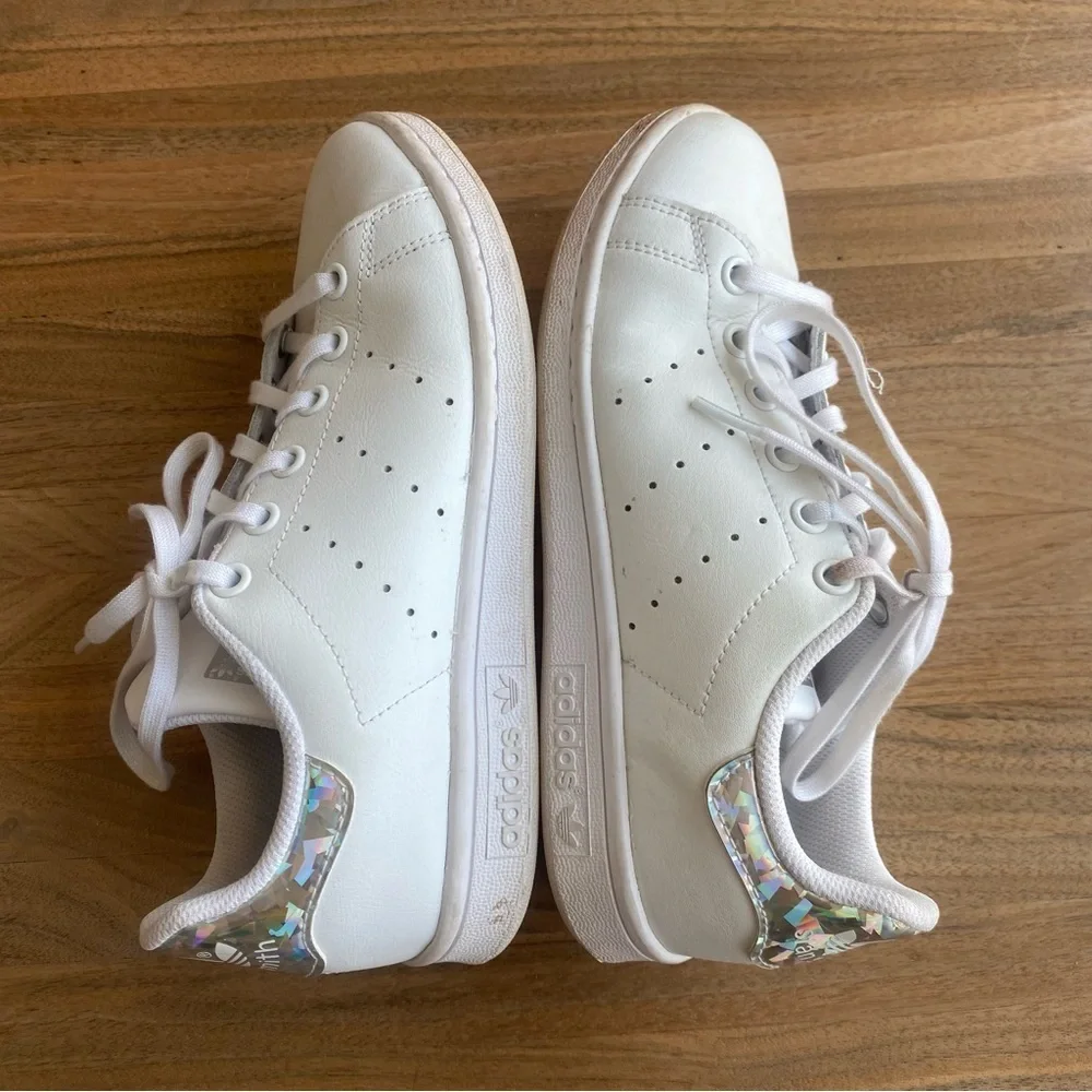White Adidas Stan Smith Ortholite Kids Holographic trainers. Size 4.5